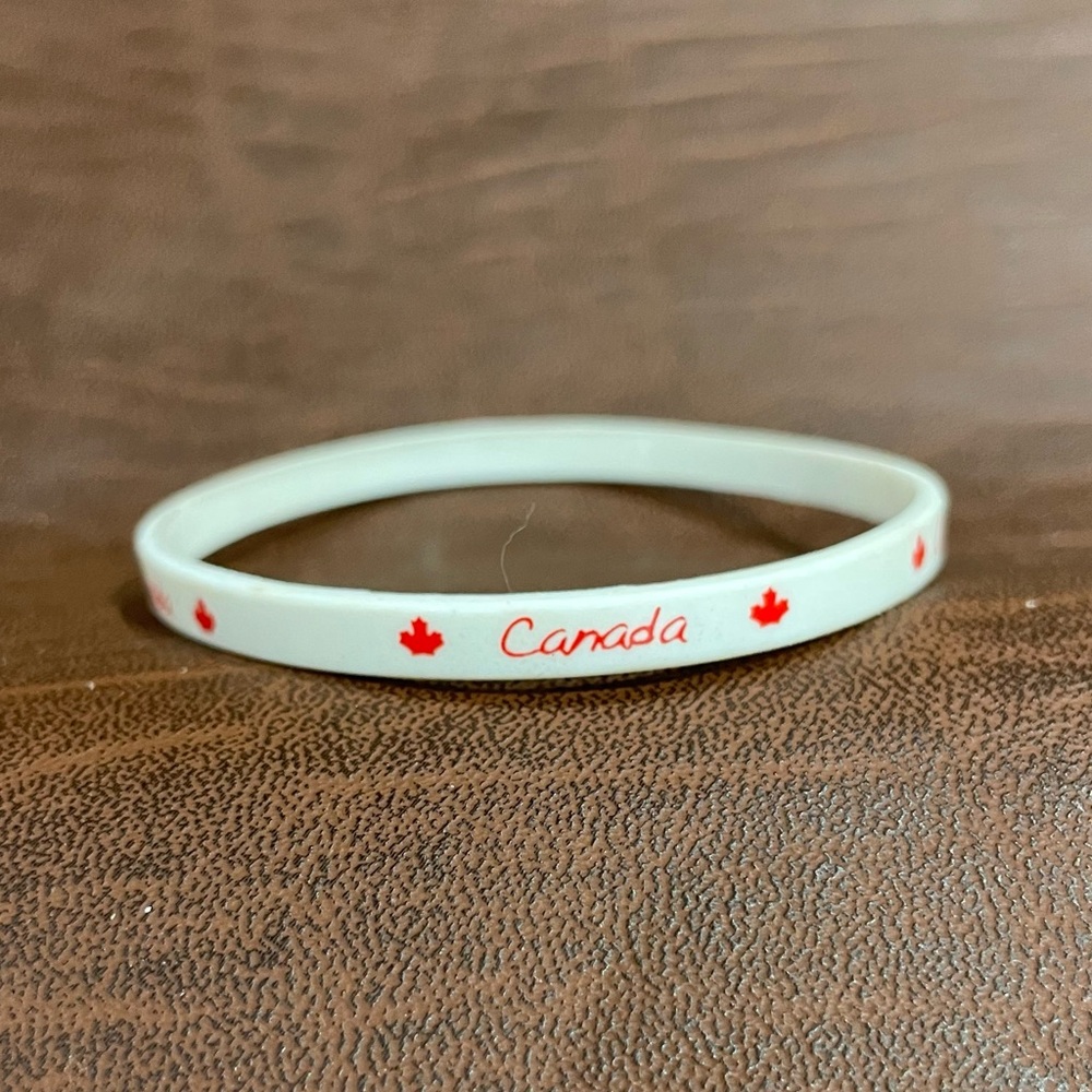 ⭐️White Canada Bracelet with Red Maple Leaves⭐️